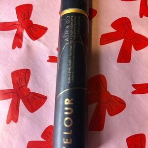 Velour Lash & Go Eyeliner in Black